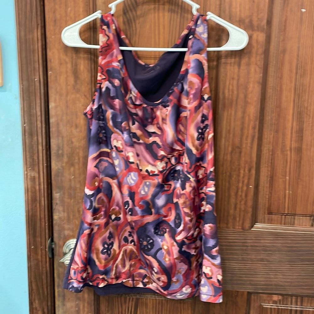 Ladies color-block dressy tank top
